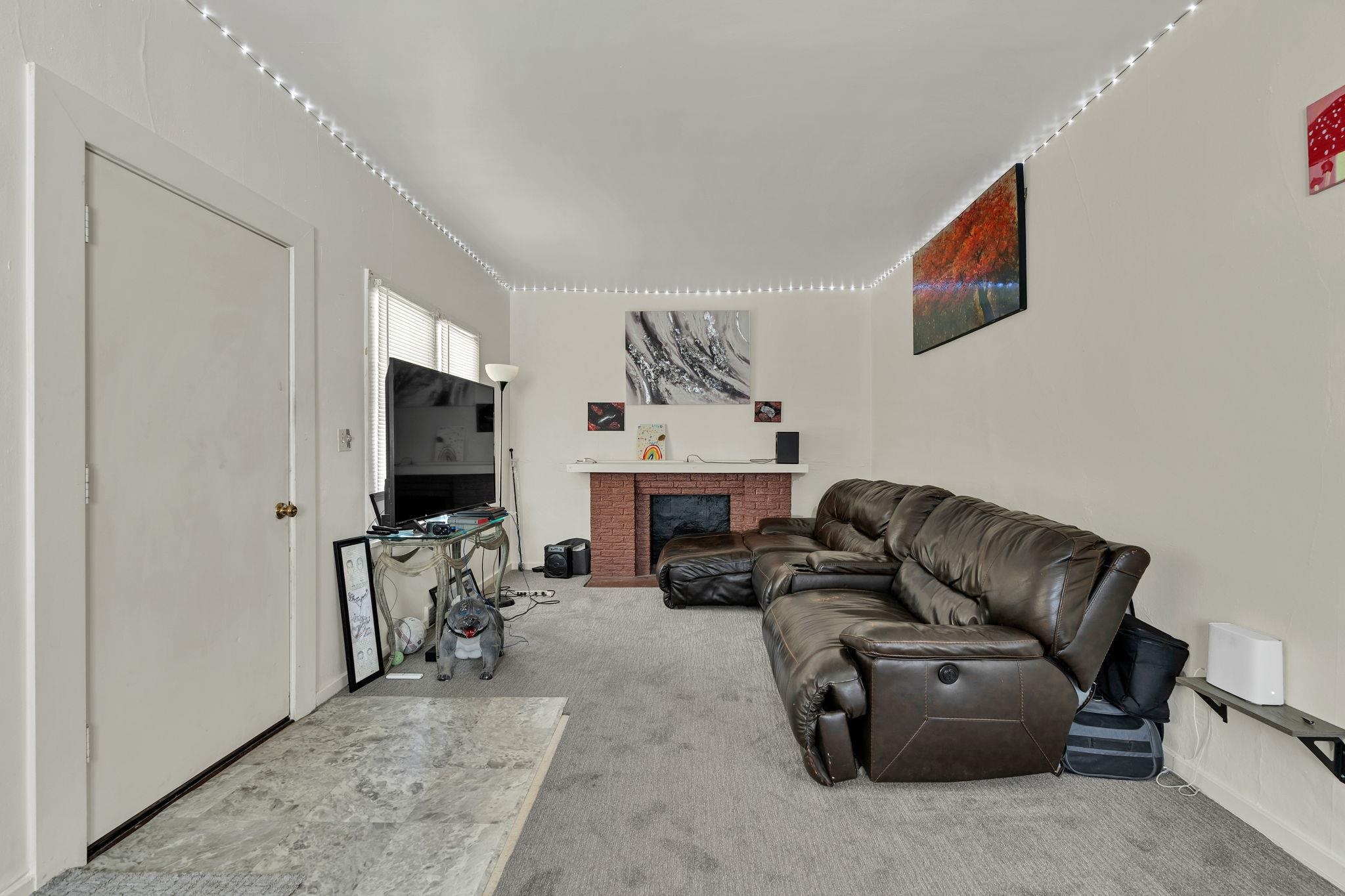 1147 S Main Property Photo 11