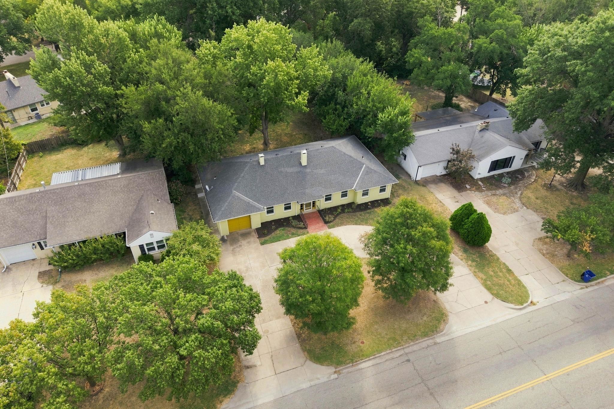 230 N Edgemoor Property Photo 2