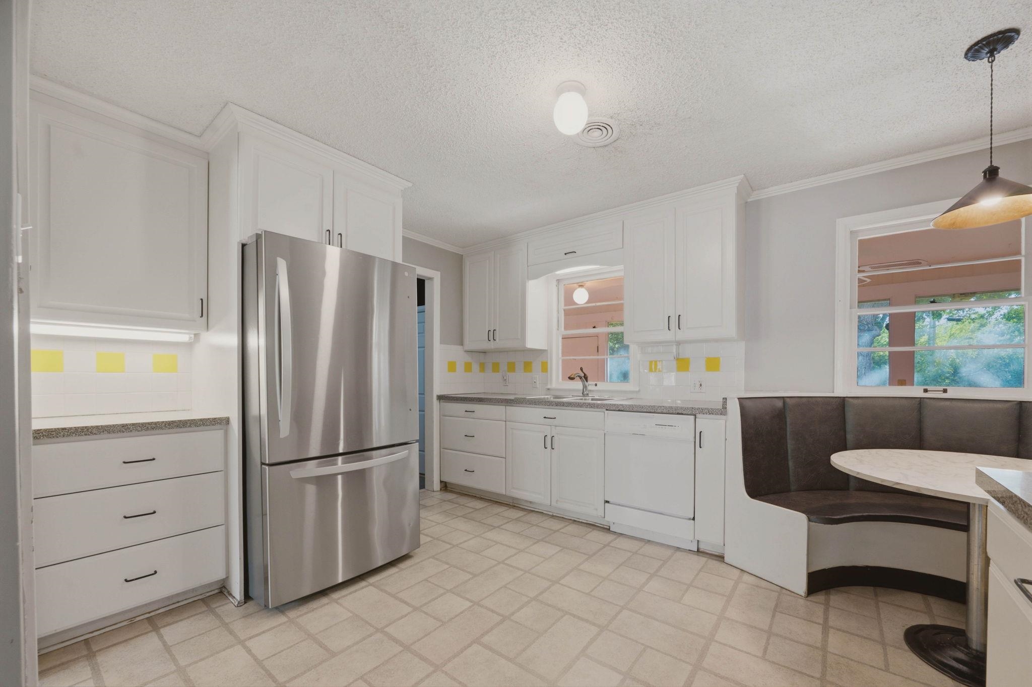 230 N Edgemoor Property Photo 5