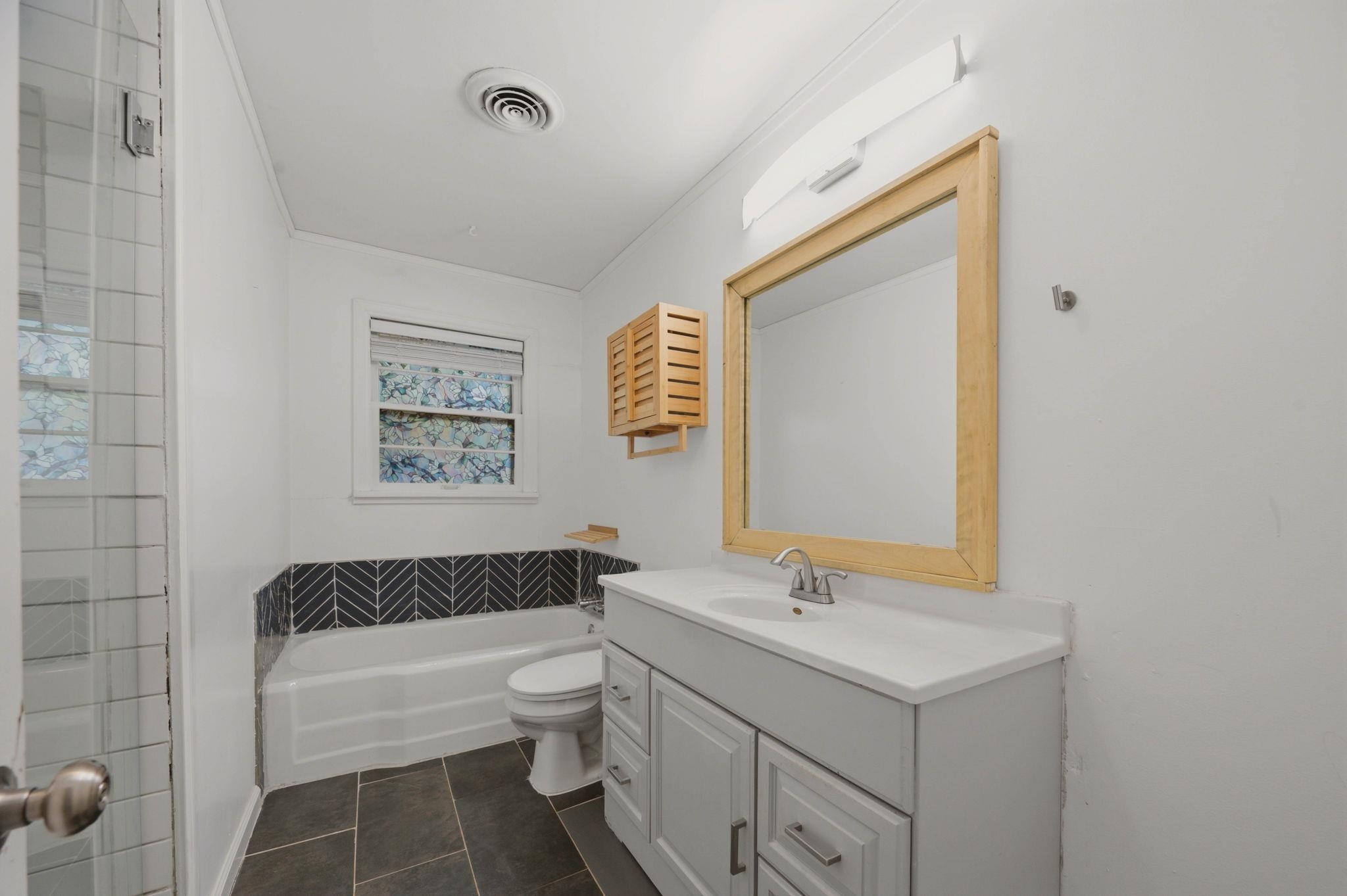 230 N Edgemoor Property Photo 7