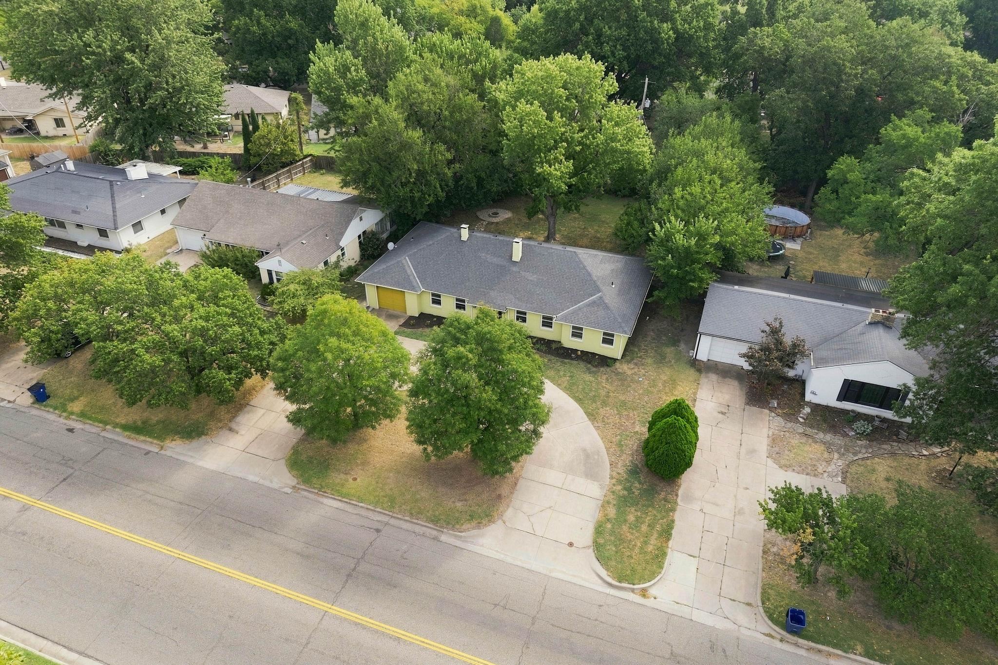 230 N Edgemoor Property Photo 8