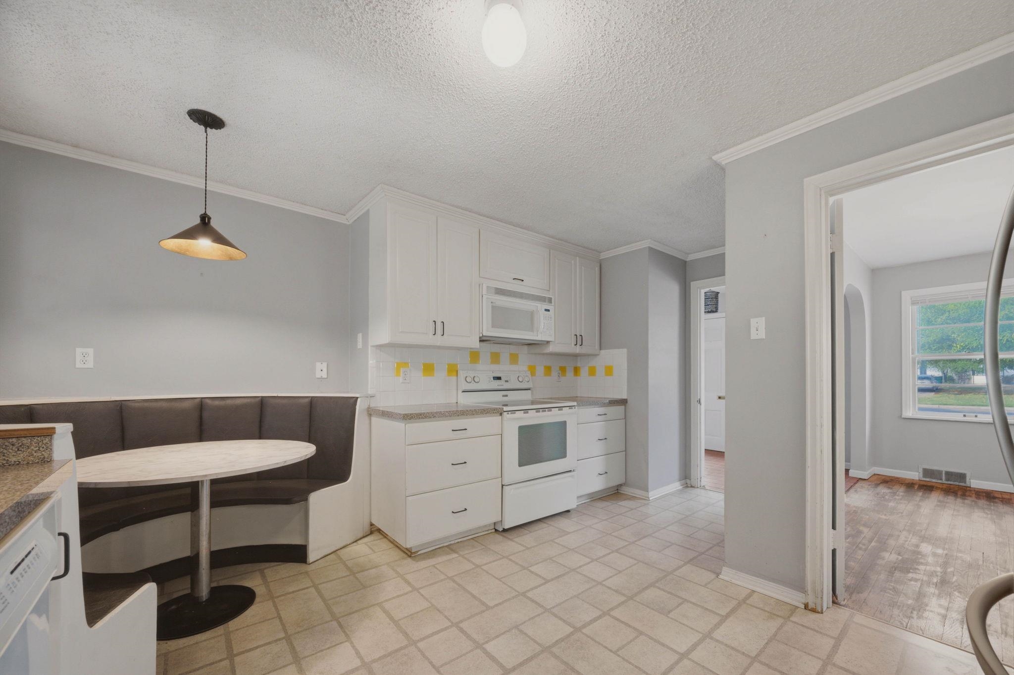 230 N Edgemoor Property Photo 14
