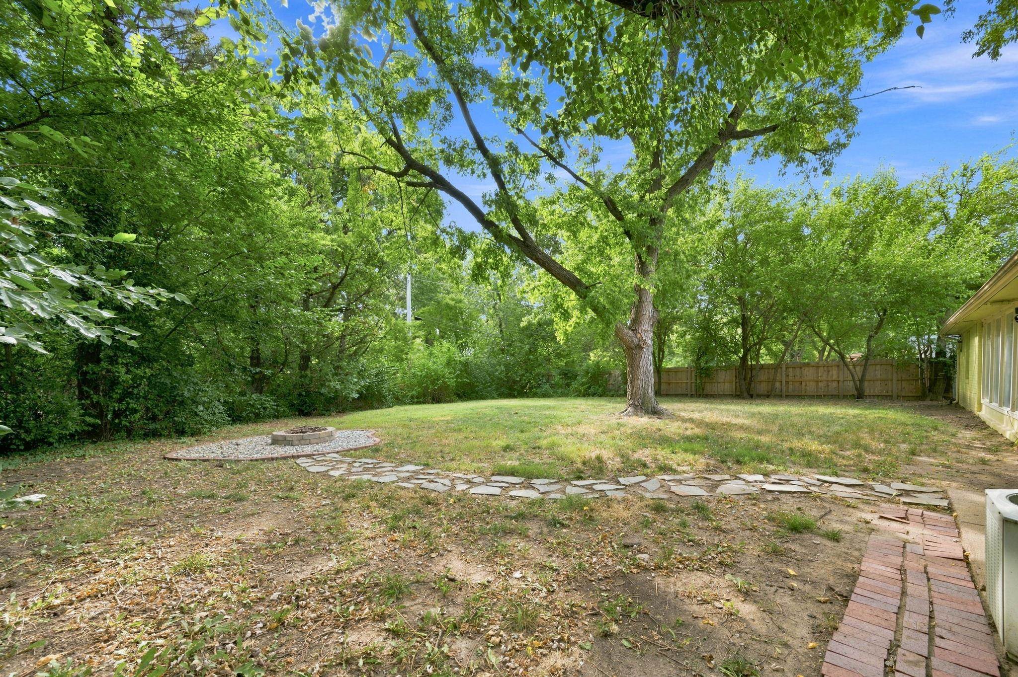 230 N Edgemoor Property Photo 26