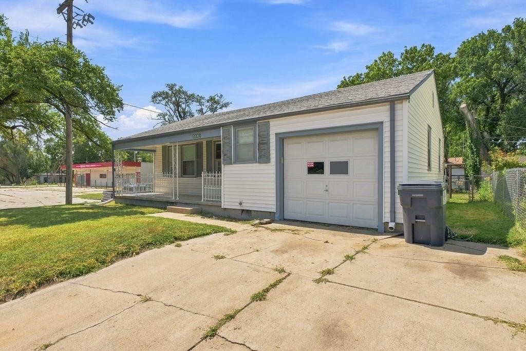 2561 S Hydraulic Ave. Property Photo 2