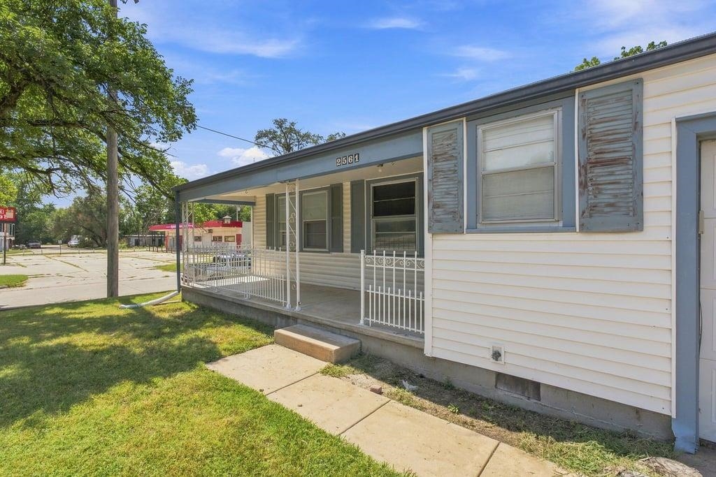 2561 S Hydraulic Ave. Property Photo 3