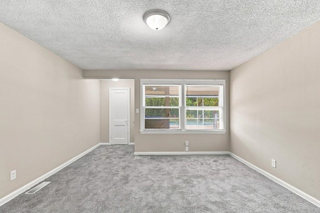2561 S Hydraulic Ave. Property Photo 6