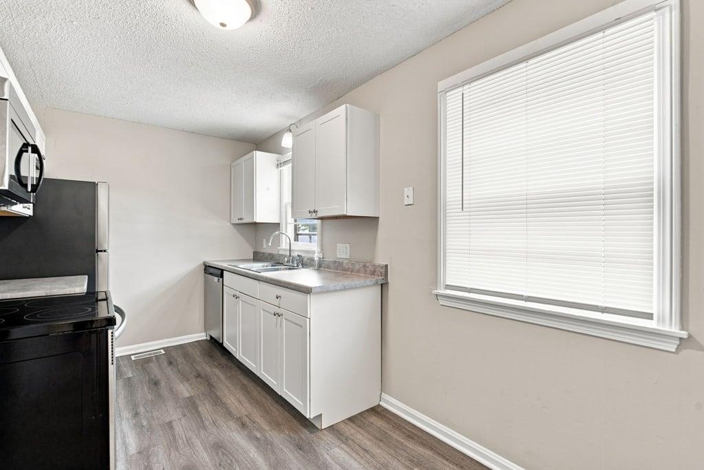 2561 S Hydraulic Ave. Property Photo 11