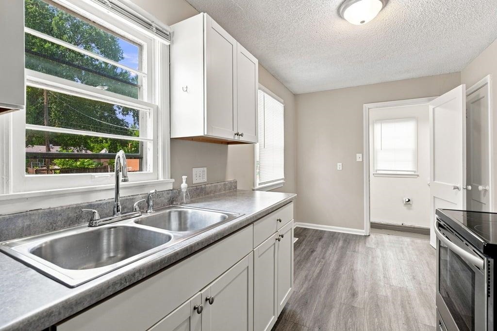 2561 S Hydraulic Ave. Property Photo 13