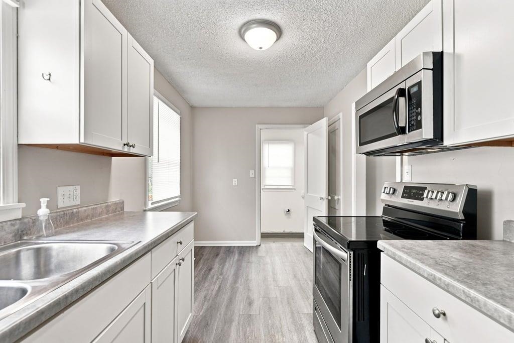 2561 S Hydraulic Ave. Property Photo 14
