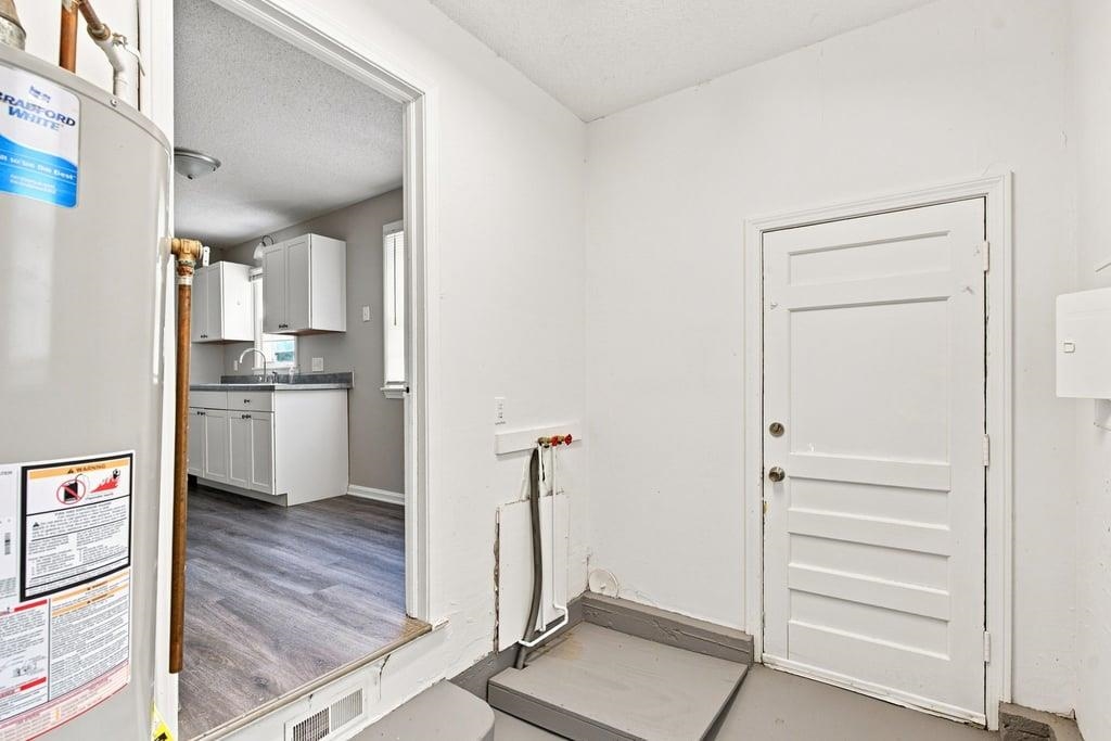 2561 S Hydraulic Ave. Property Photo 21