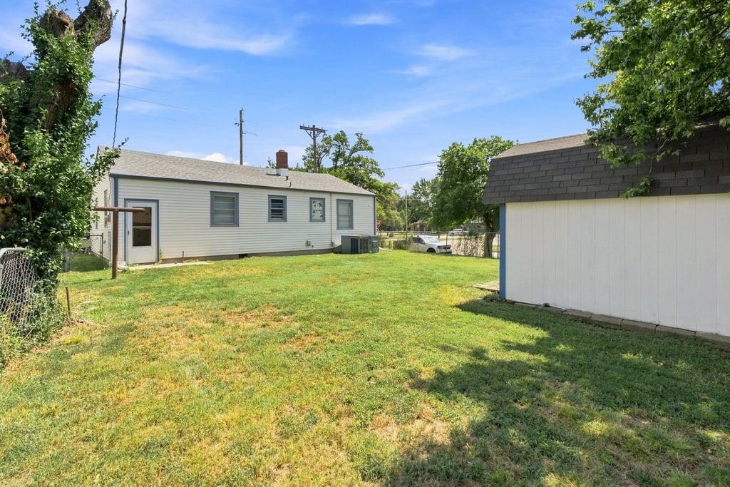 2561 S Hydraulic Ave. Property Photo 24