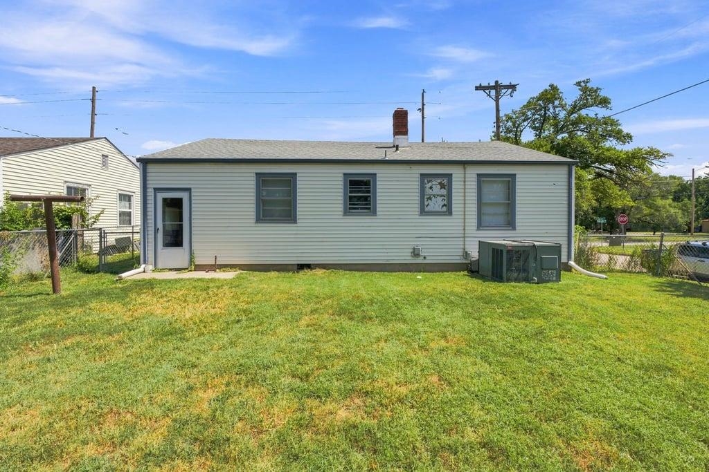 2561 S Hydraulic Ave. Property Photo 25