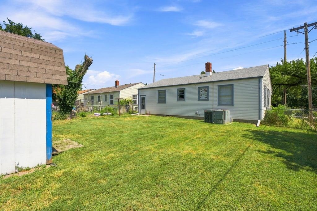 2561 S Hydraulic Ave. Property Photo 26
