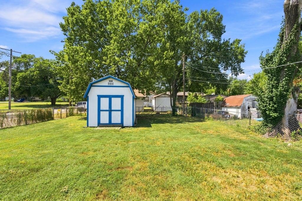 2561 S Hydraulic Ave. Property Photo 28