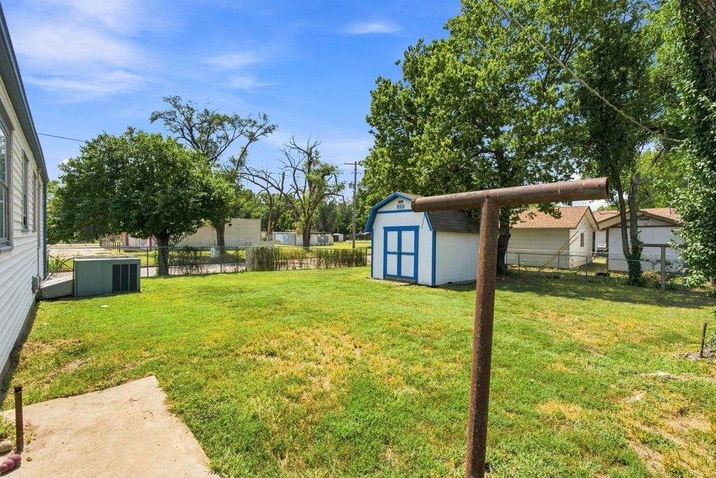 2561 S Hydraulic Ave. Property Photo 29