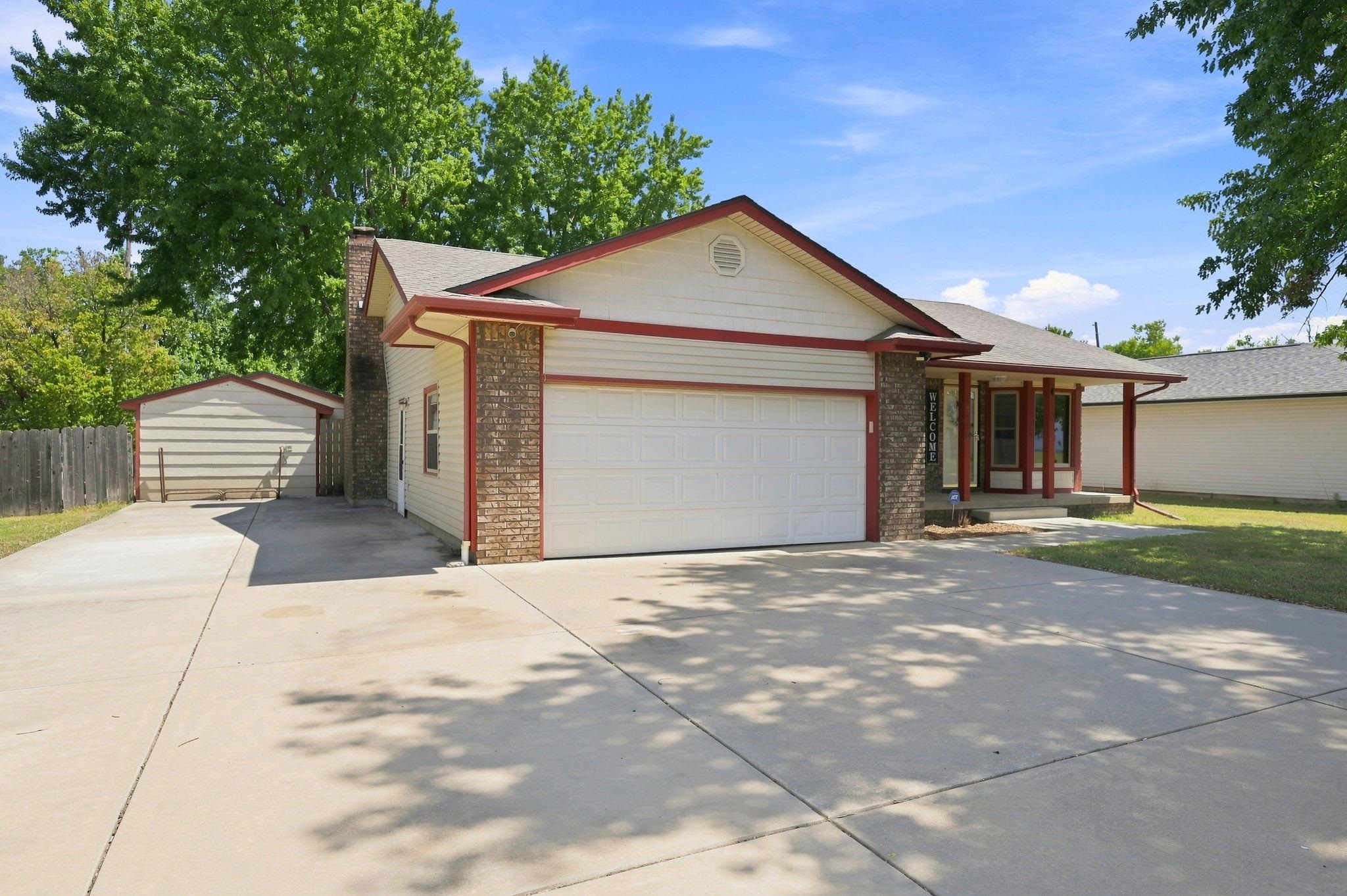 1422 N Tanglewood Ct. Property Photo 2