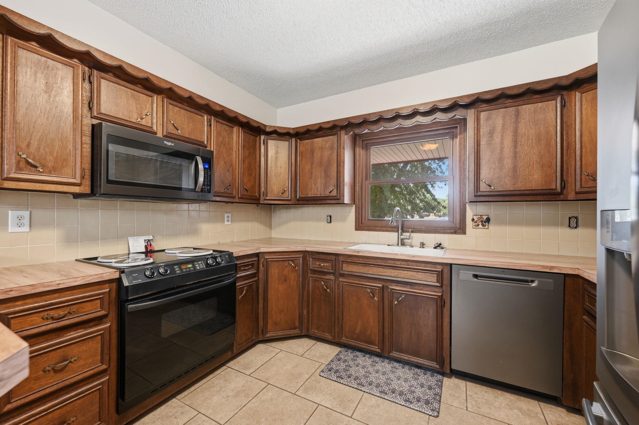 1422 N Tanglewood Ct. Property Photo 10
