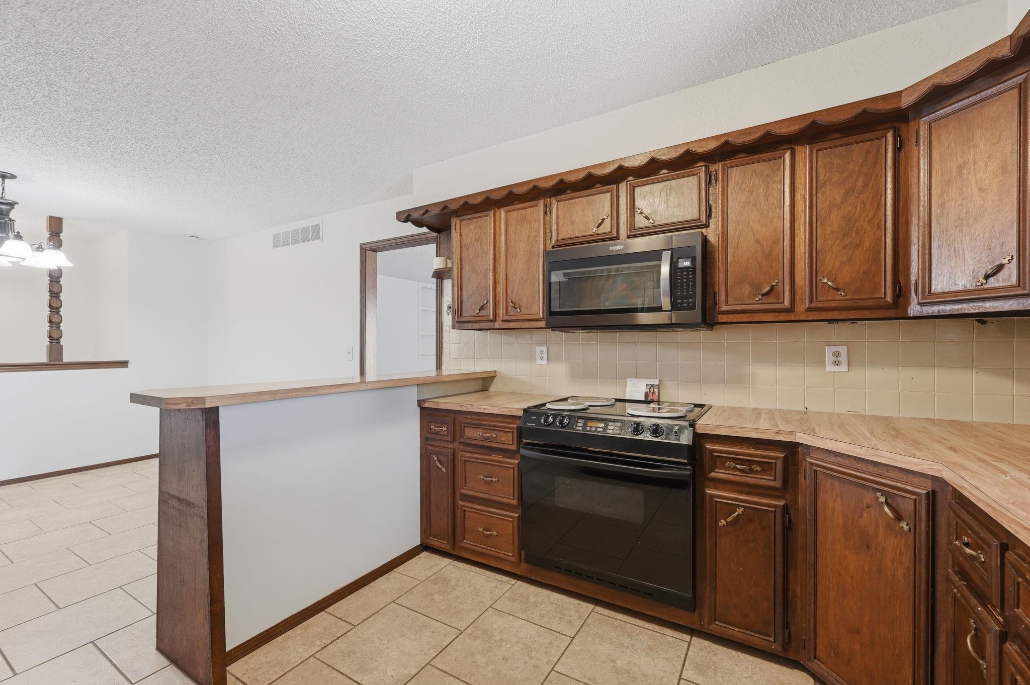 1422 N Tanglewood Ct. Property Photo 12