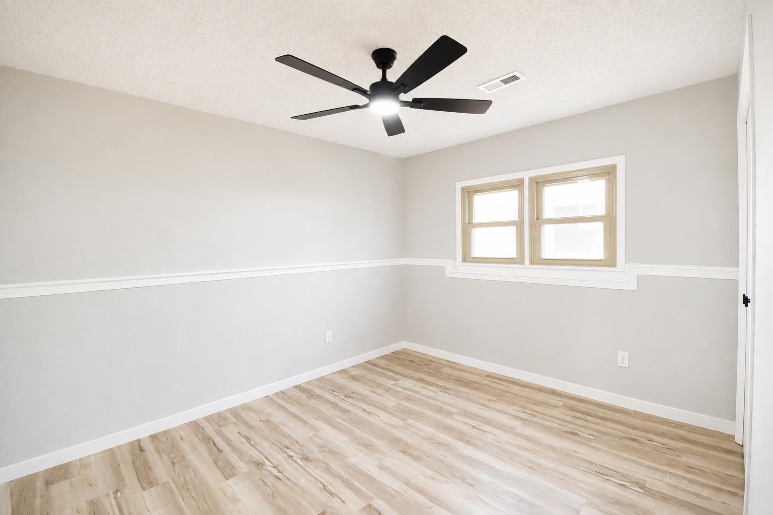 4612 S Elizabeth Property Photo 11