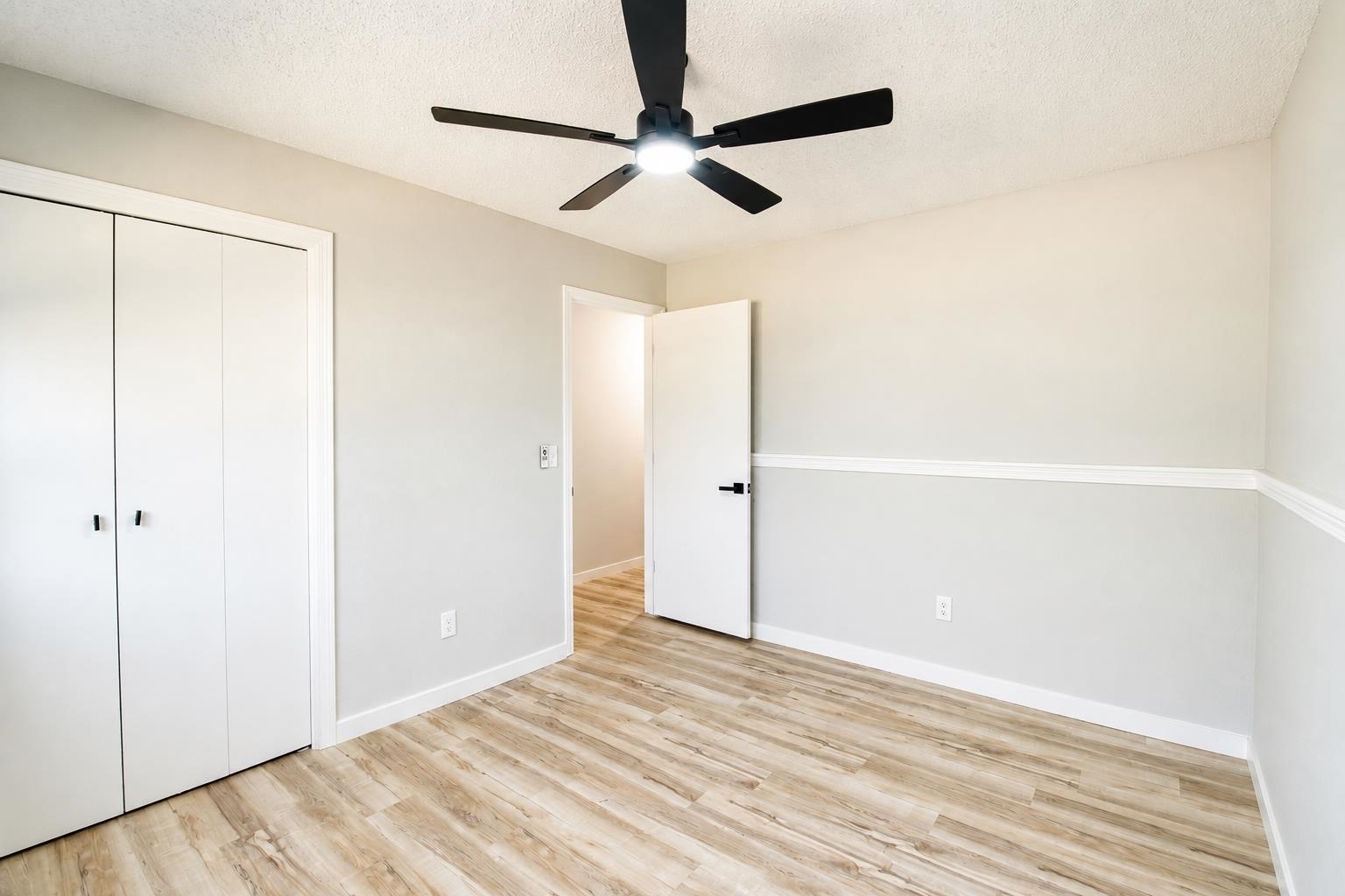 4612 S Elizabeth Property Photo 12