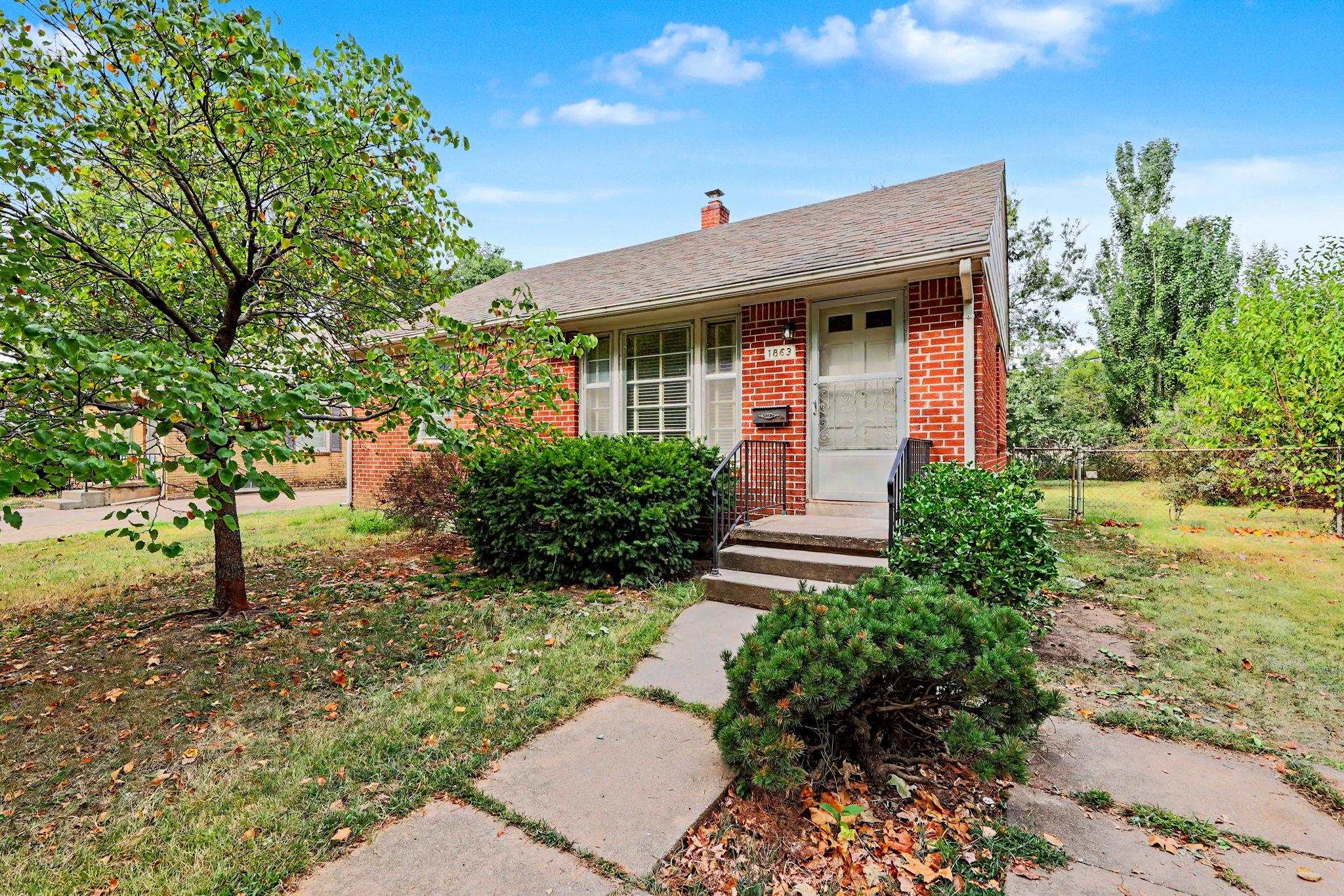 1863 S Parkwood Property Photo 1