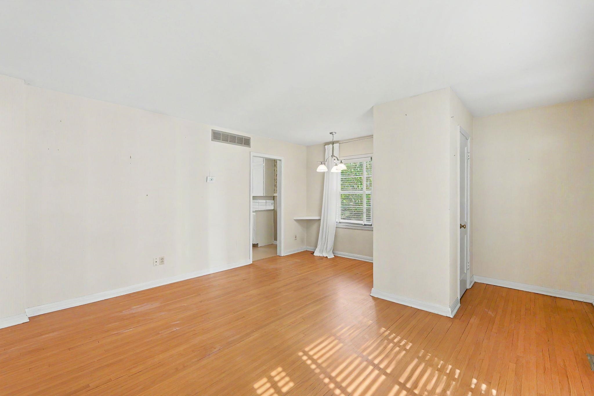 1863 S Parkwood Property Photo 5