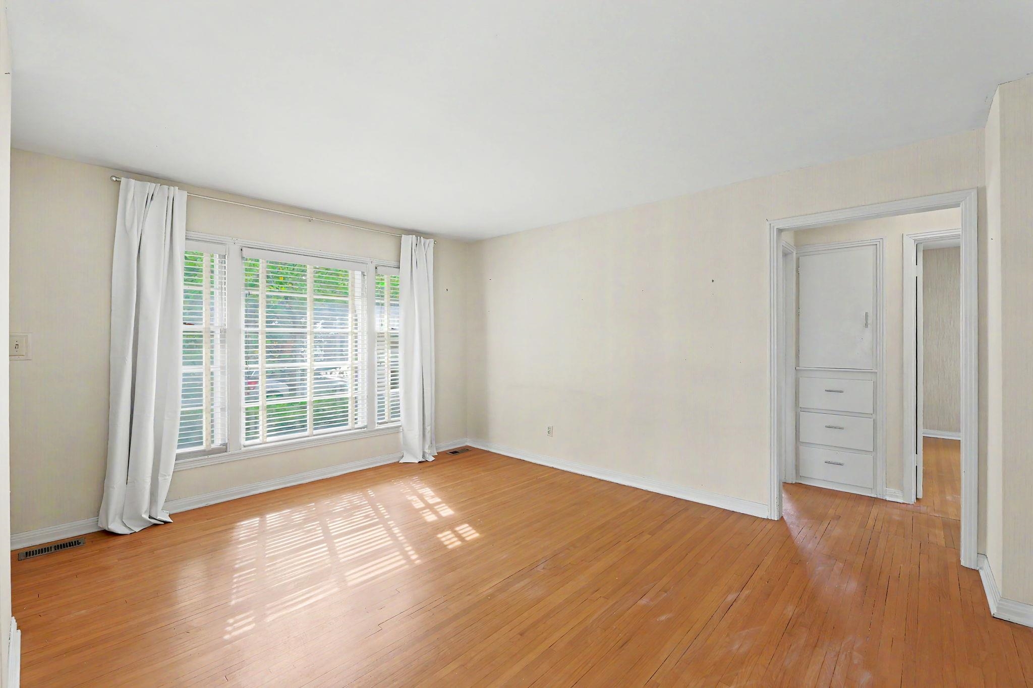1863 S Parkwood Property Photo 6