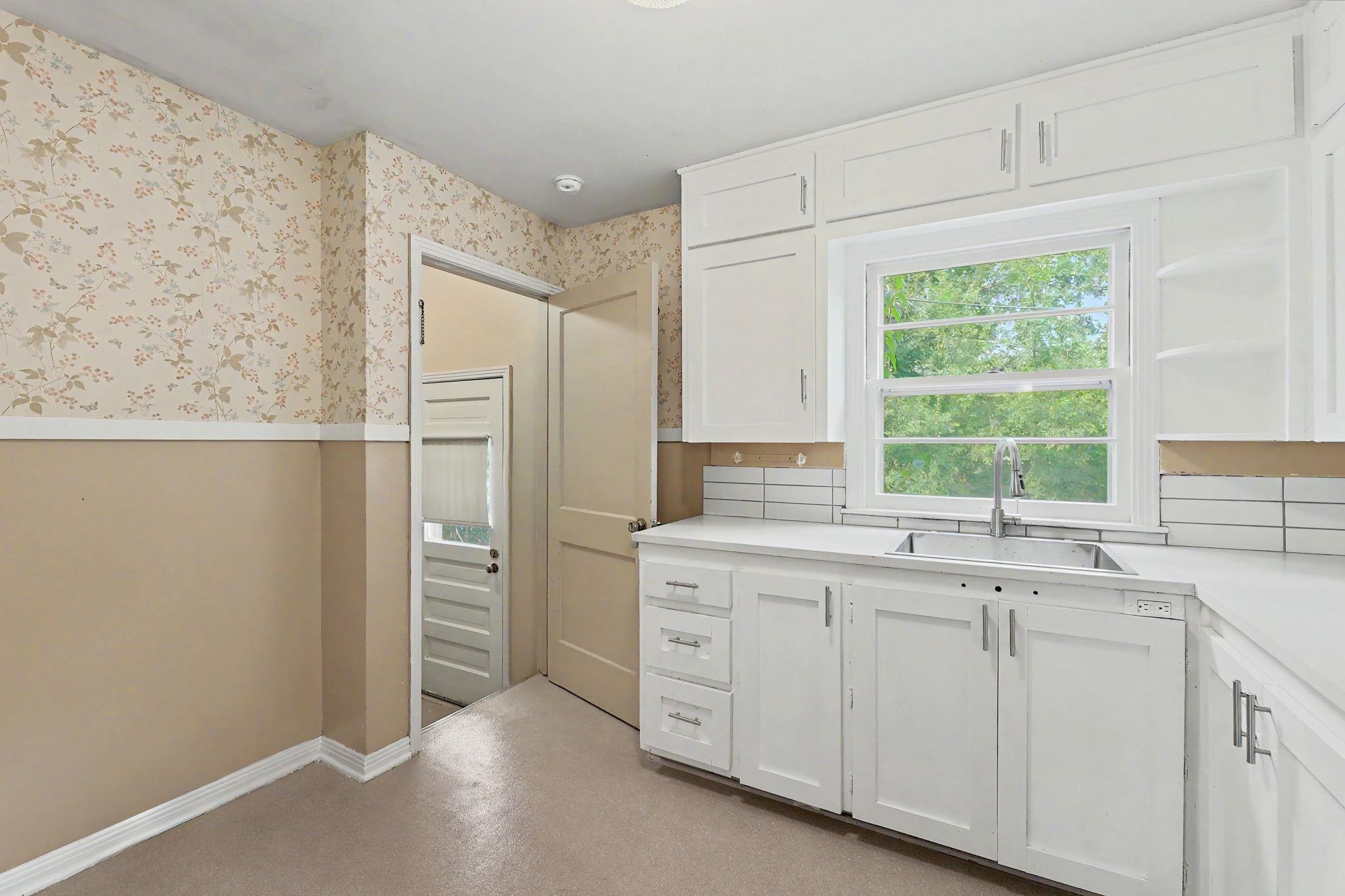 1863 S Parkwood Property Photo 10