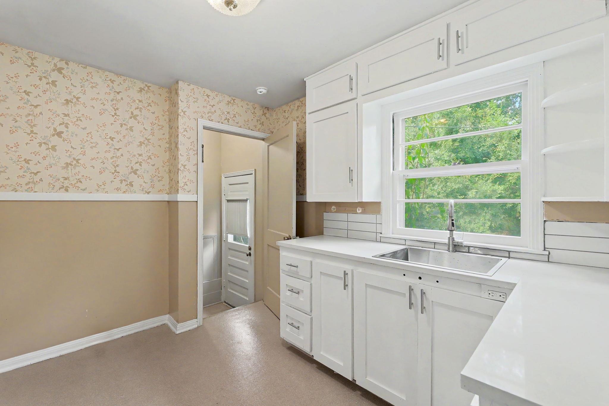 1863 S Parkwood Property Photo 13