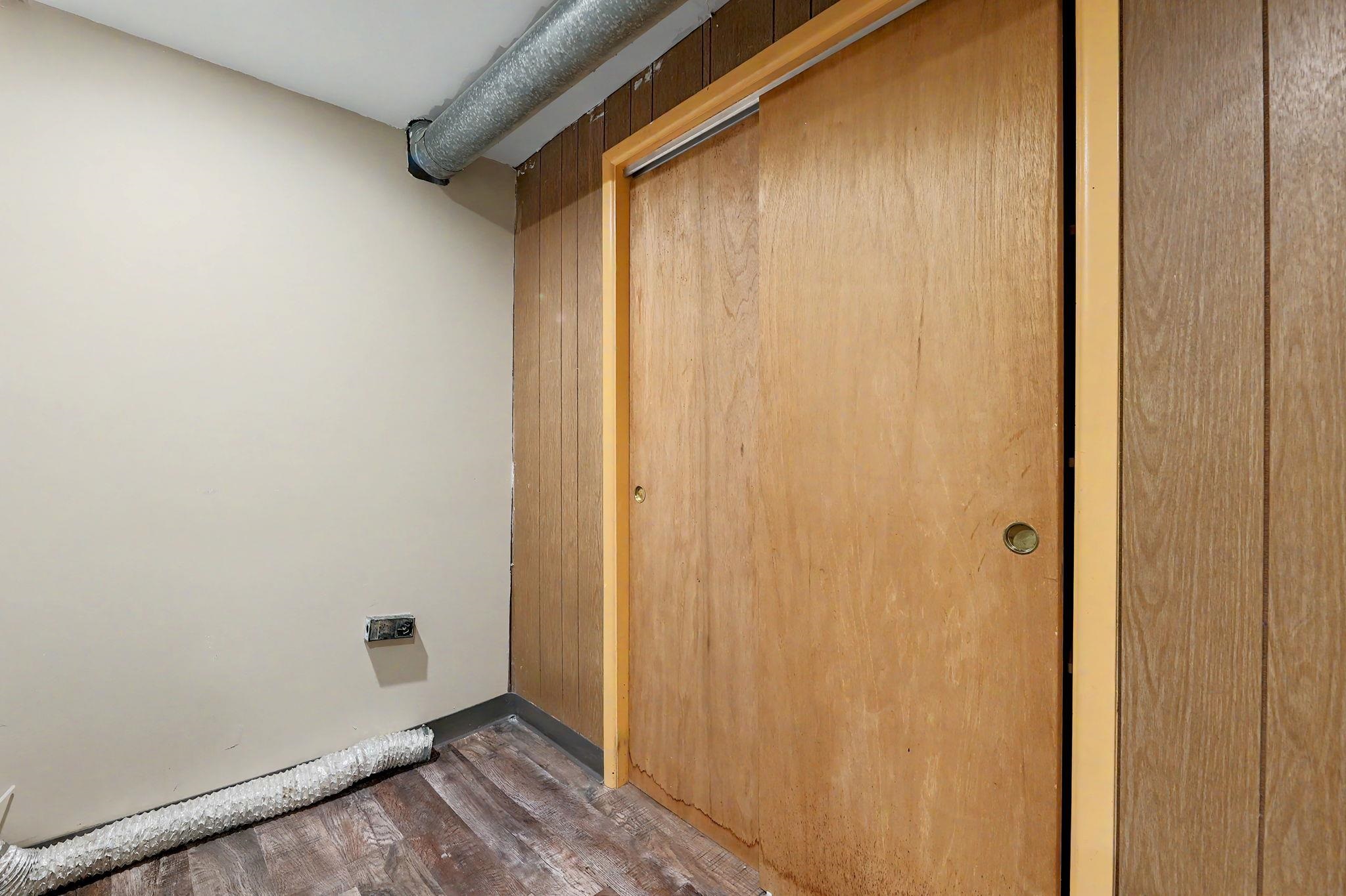 1863 S Parkwood Property Photo 28