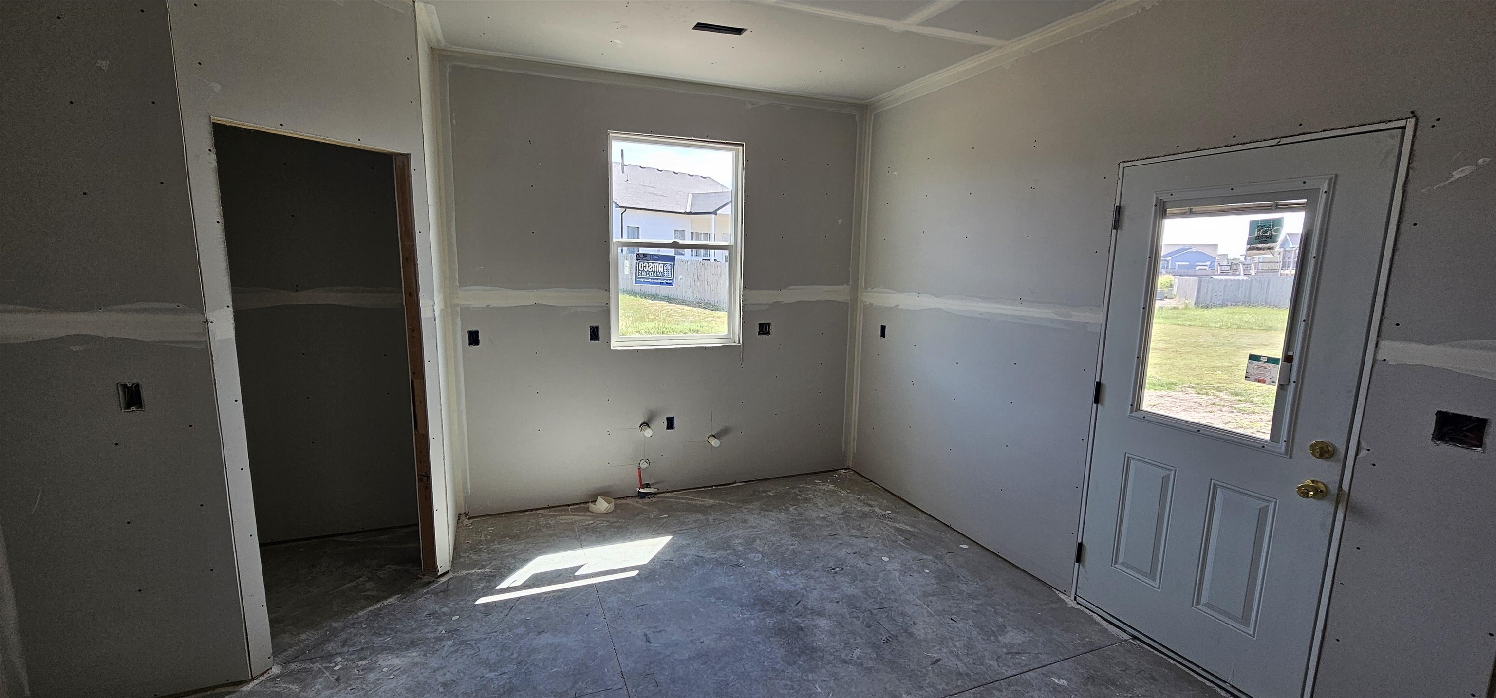 728 N Red Bud Ave. Property Photo 9