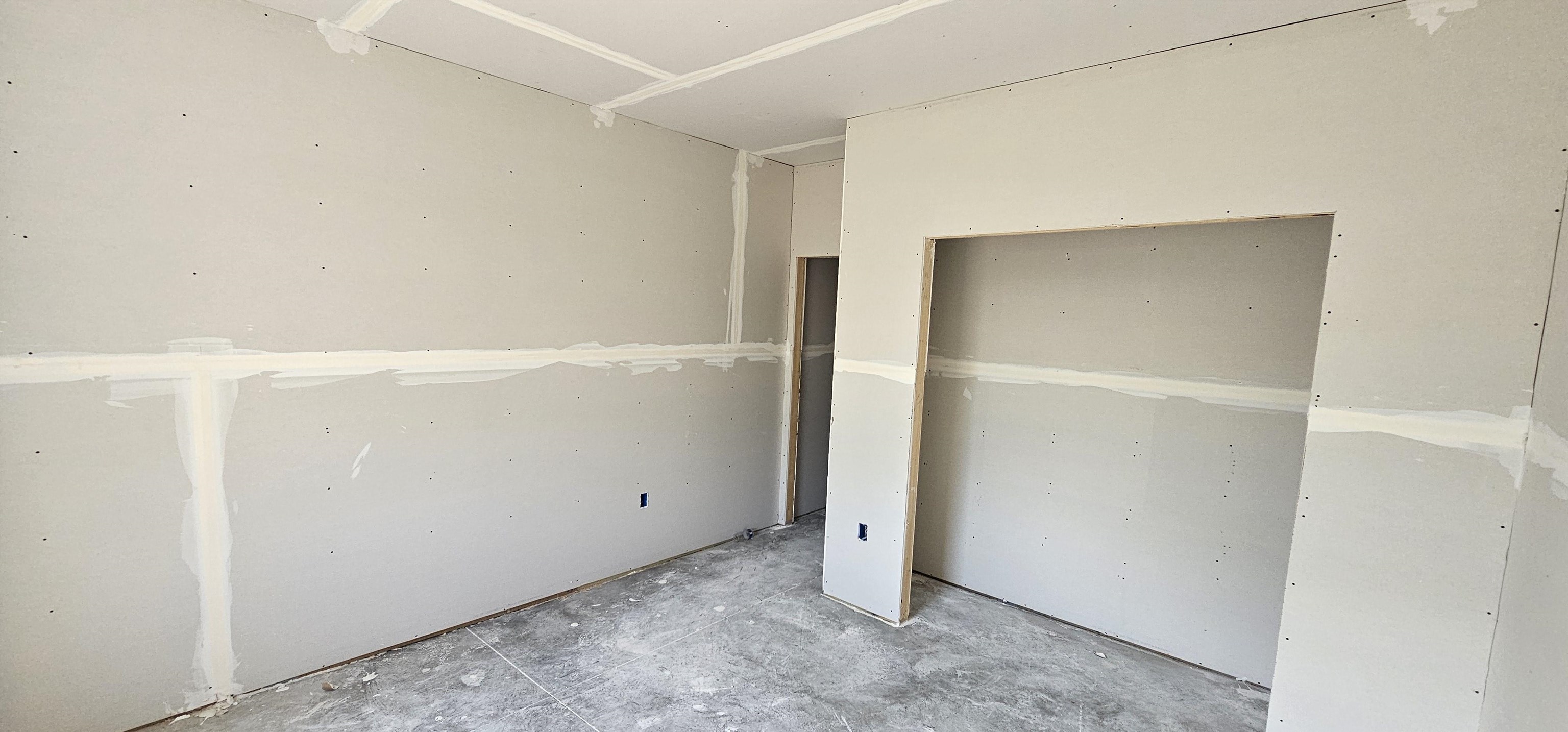 728 N Red Bud Ave. Property Photo 18