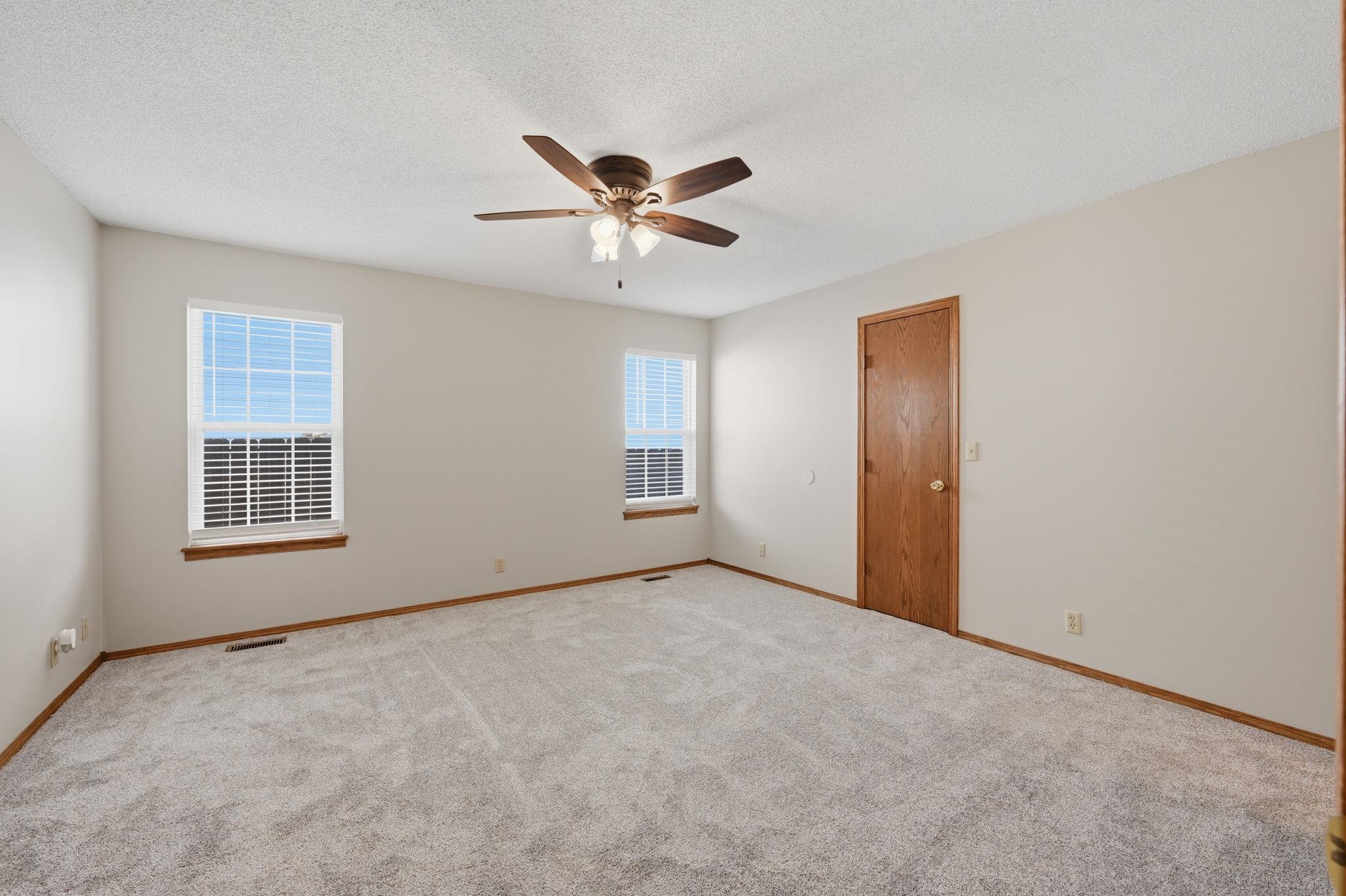 9415 E Carson St Property Photo 15