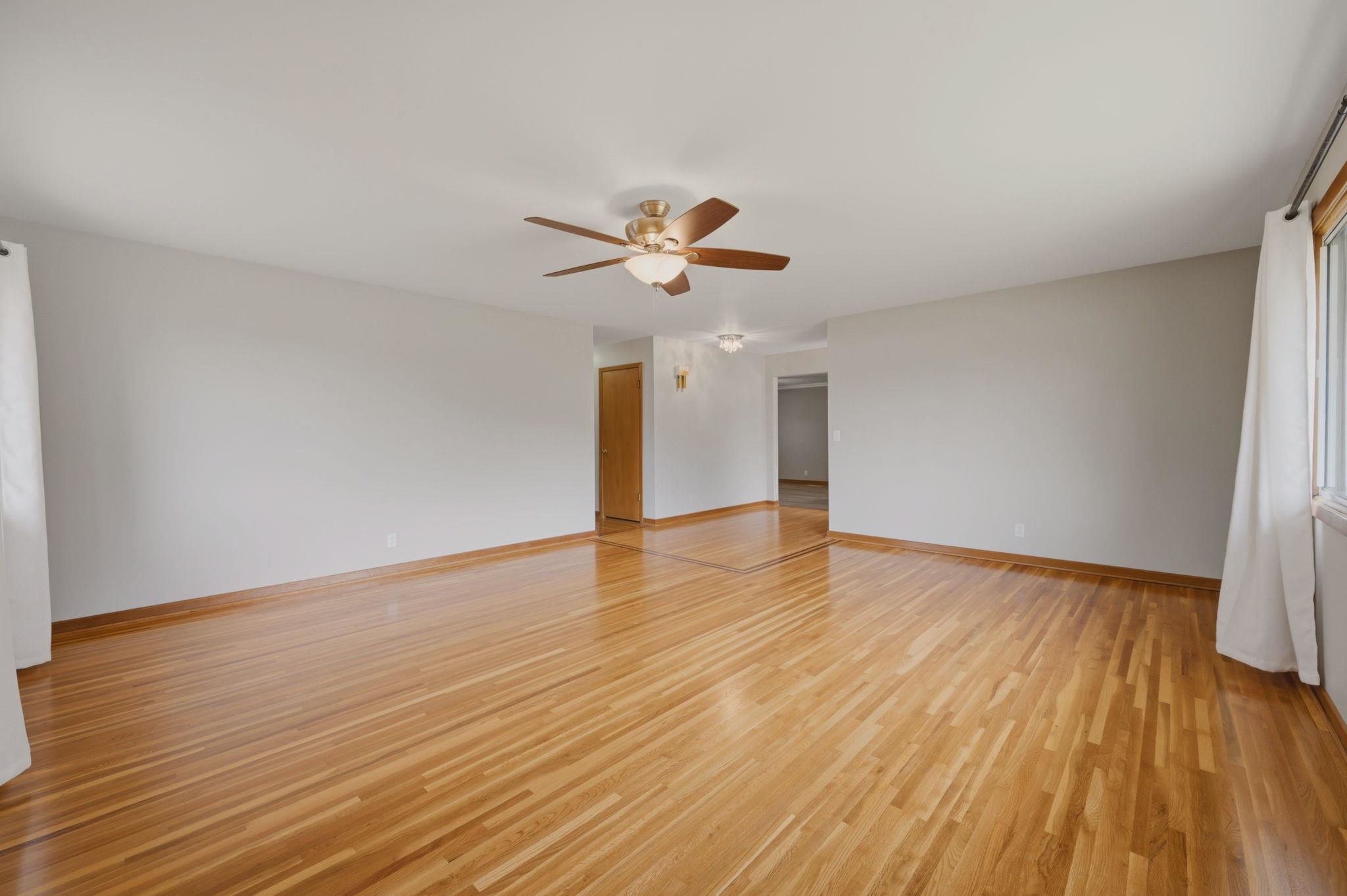 1709 N Sedgwick Ave Property Photo 8