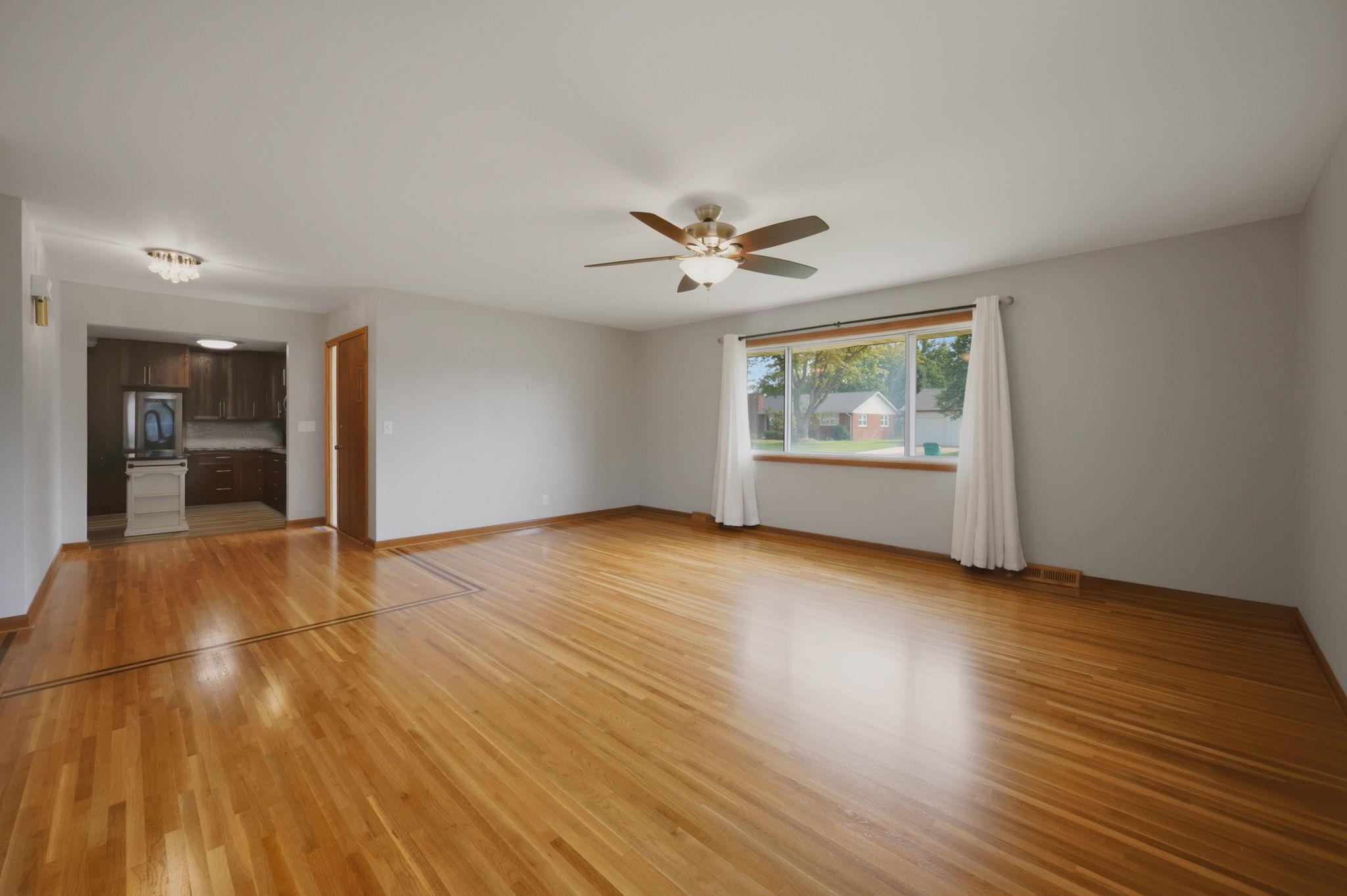 1709 N Sedgwick Ave Property Photo 9