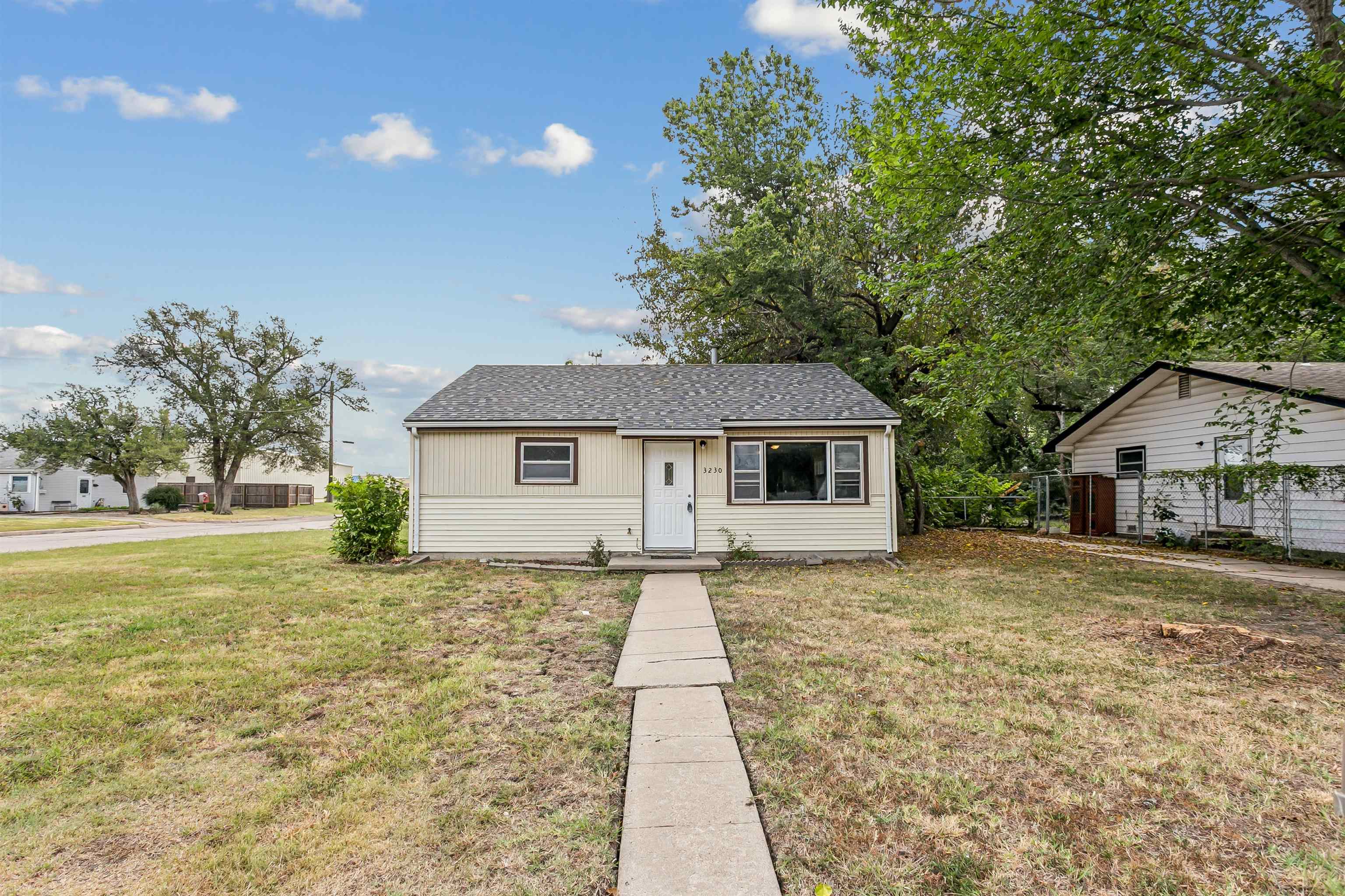 3230 S Fern Property Photo 1