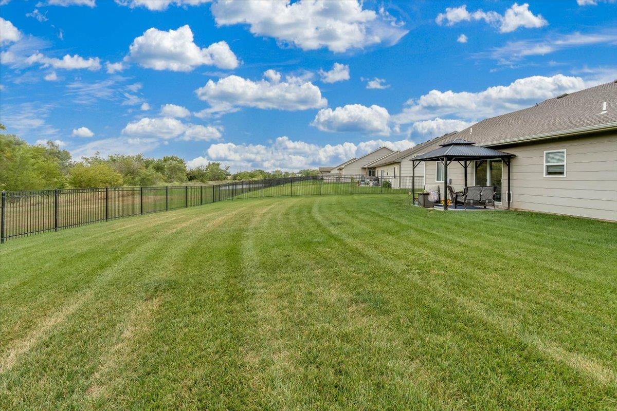 960 N Clover Property Photo 6