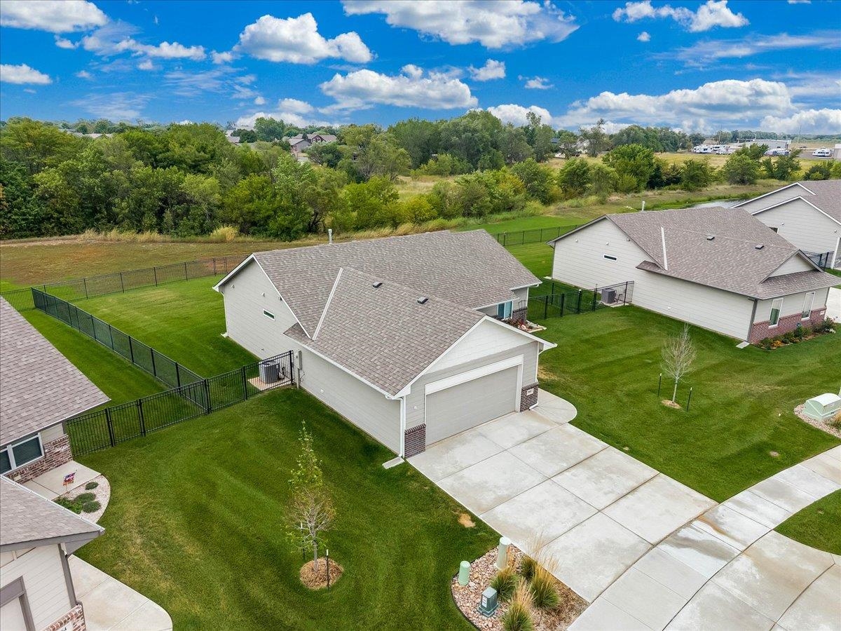 960 N Clover Property Photo 7