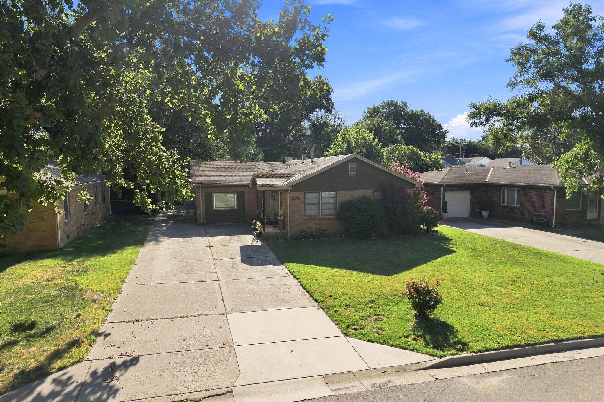 1220 N Lakeview Drive Property Photo 4