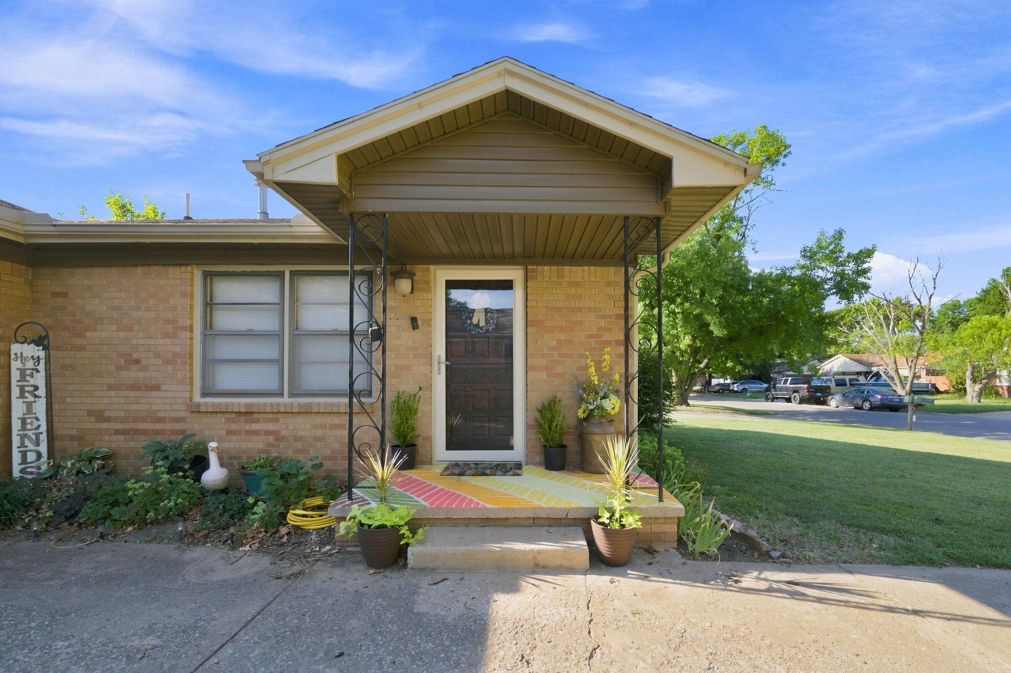 1220 N Lakeview Drive Property Photo 6