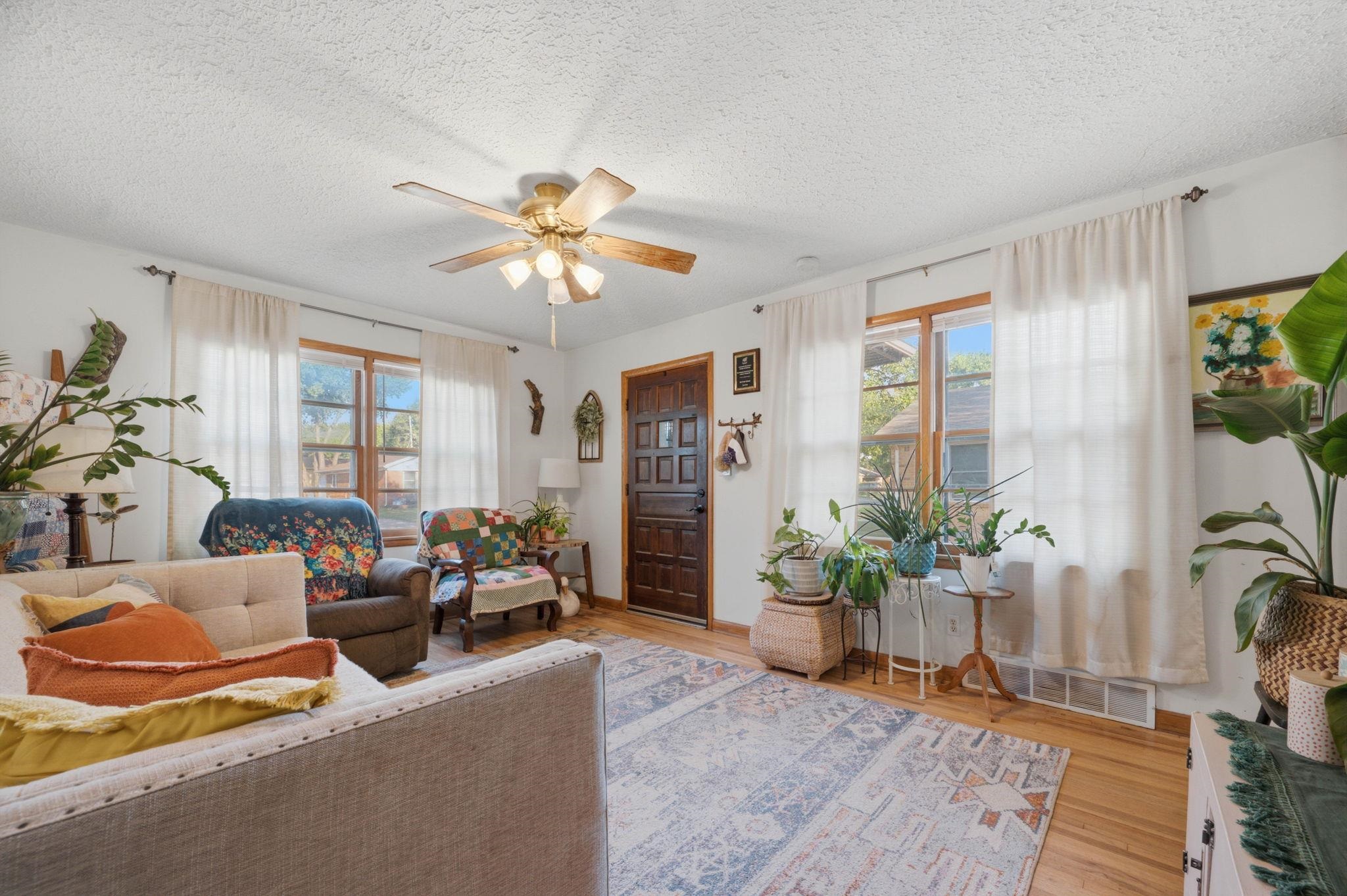 1220 N Lakeview Drive Property Photo 8