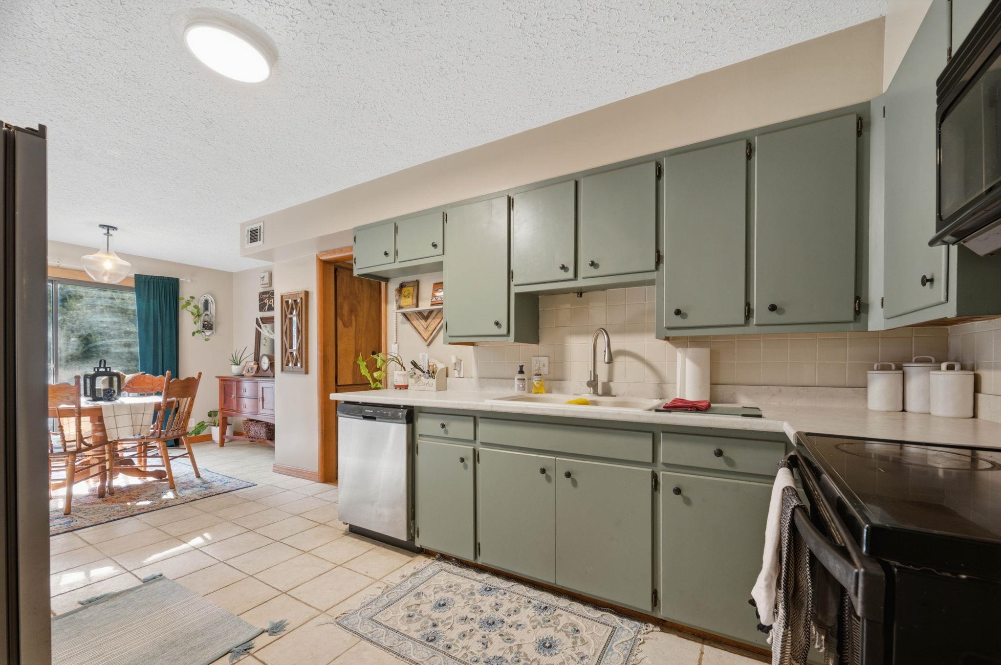 1220 N Lakeview Drive Property Photo 11