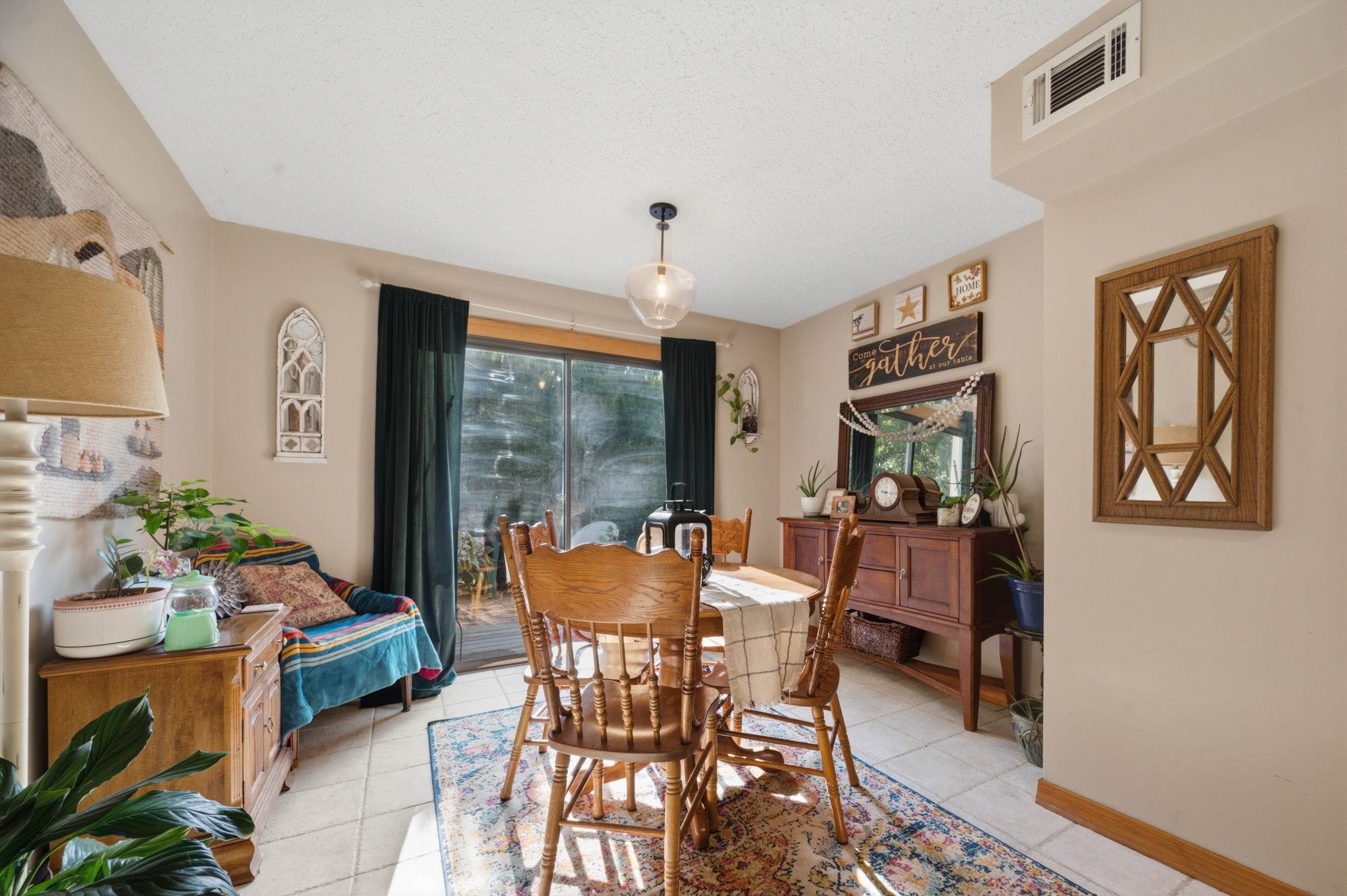 1220 N Lakeview Drive Property Photo 14