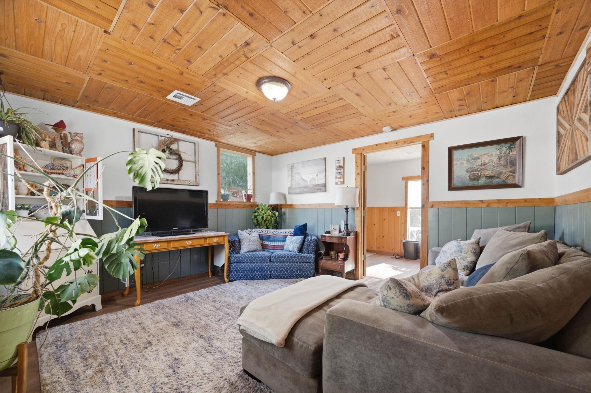 1220 N Lakeview Drive Property Photo 16