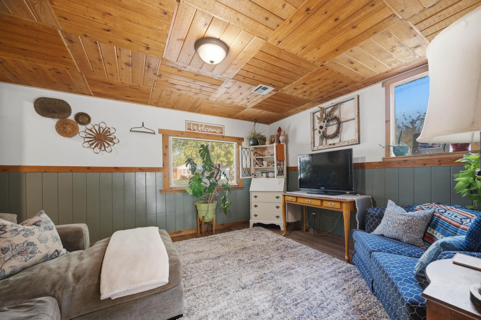 1220 N Lakeview Drive Property Photo 17