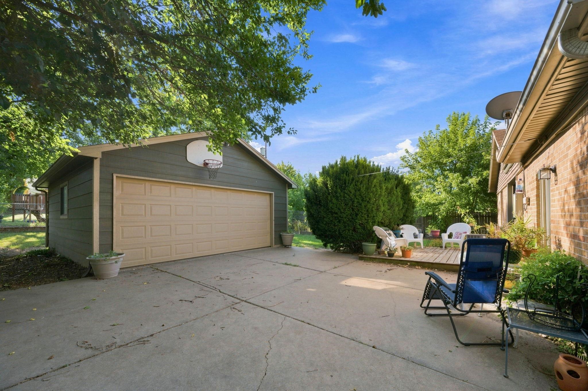 1220 N Lakeview Drive Property Photo 27