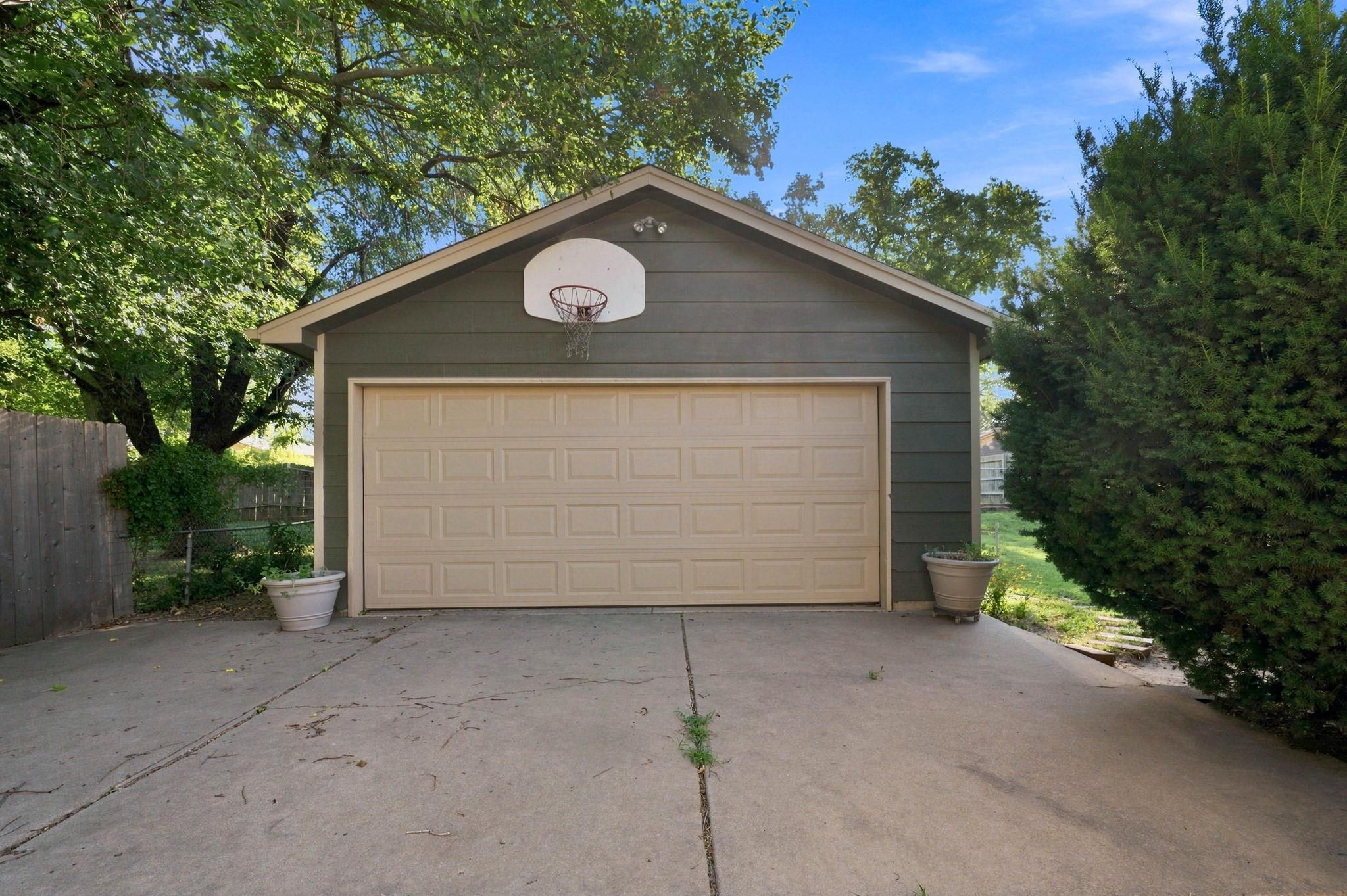 1220 N Lakeview Drive Property Photo 28