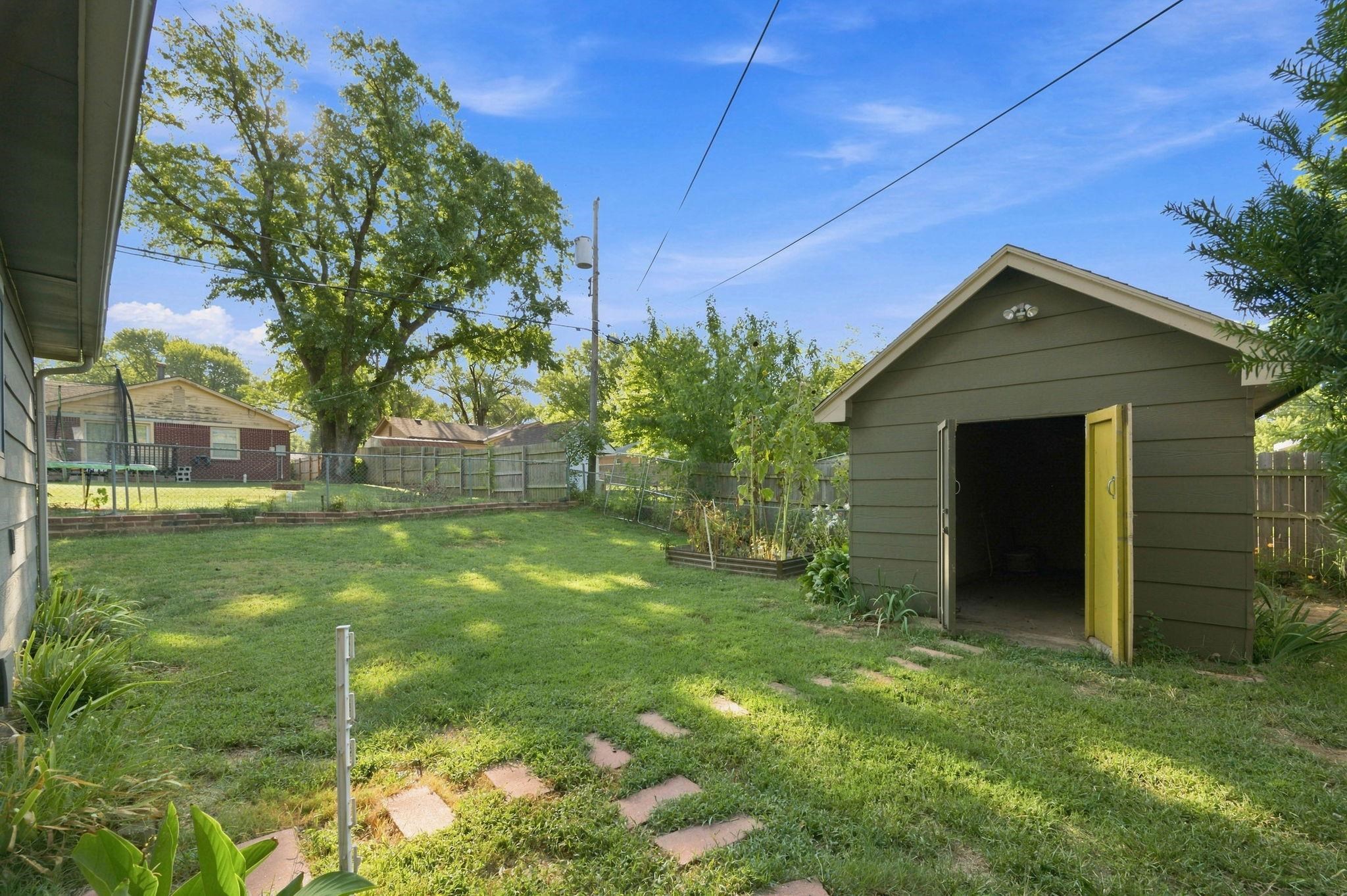 1220 N Lakeview Drive Property Photo 30