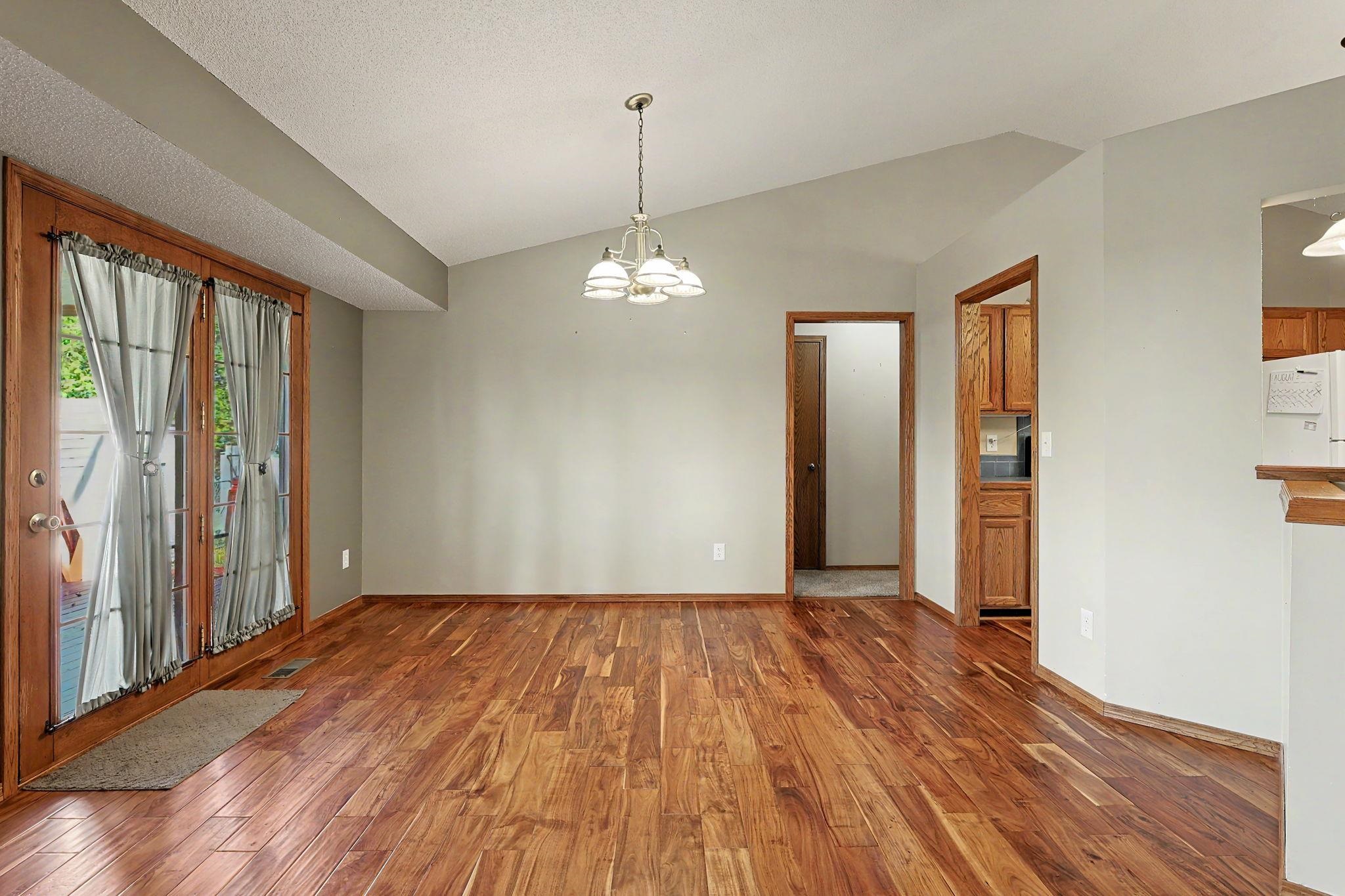 804 E Rivera Dr Property Photo 2