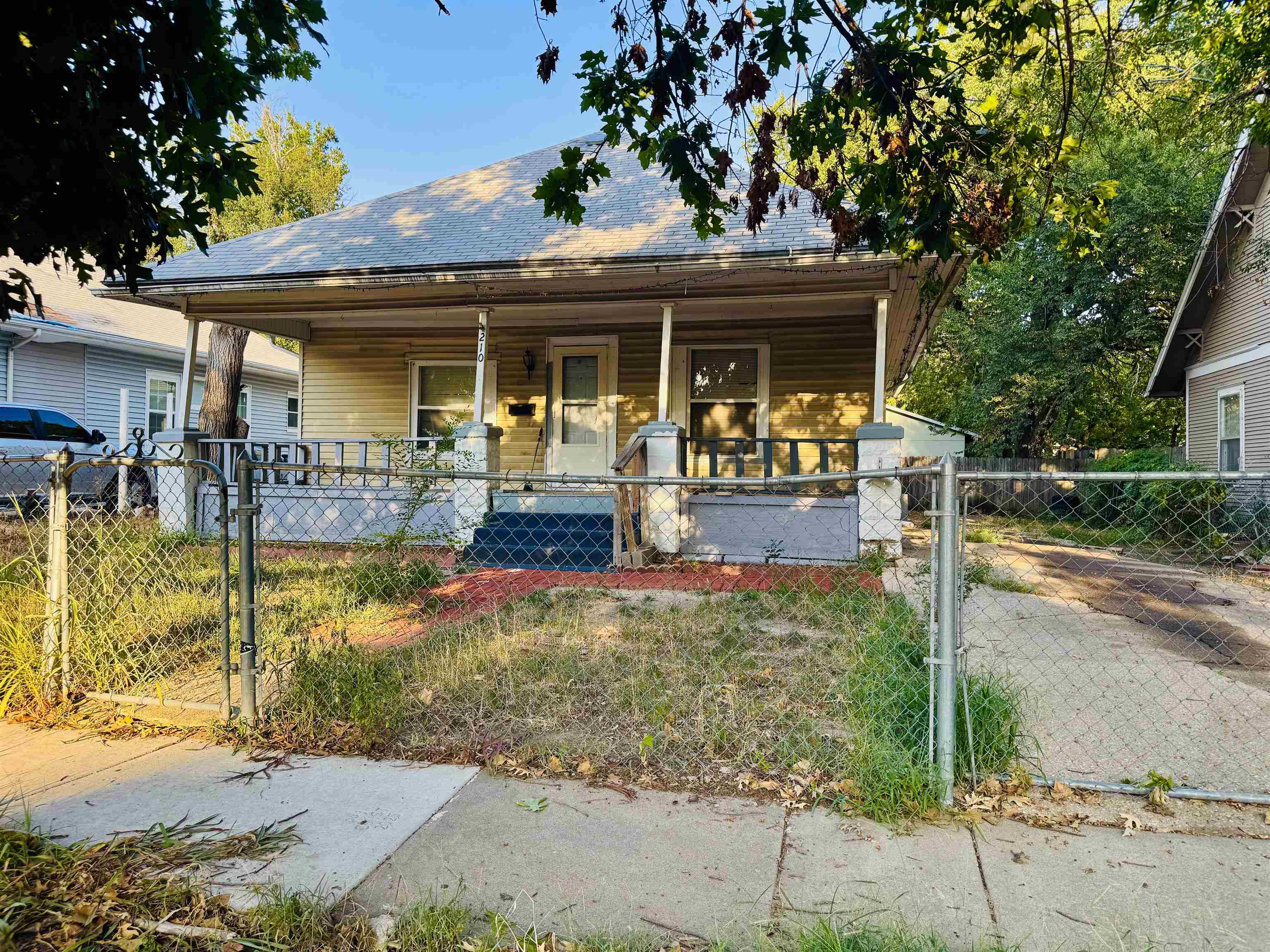 210 S Poplar St. Property Photo 1